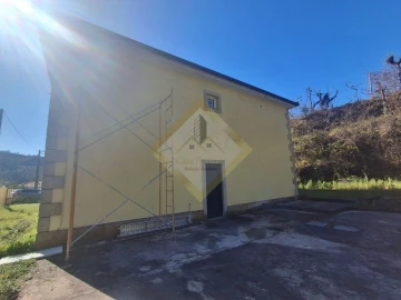 Moradia T3 para Venda em Freixo de Cima e de Baixo