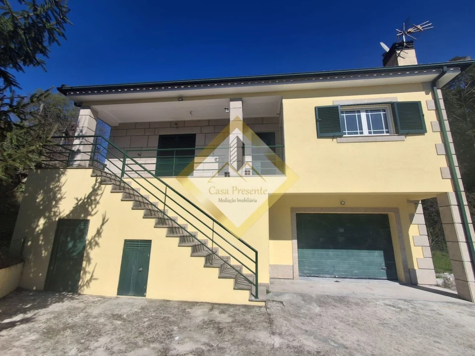 Moradia T3 para Venda em Freixo de Cima e de Baixo Foto 1