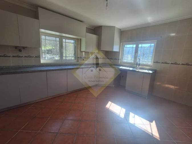 Moradia T3 para Venda em Freixo de Cima e de Baixo Foto 4