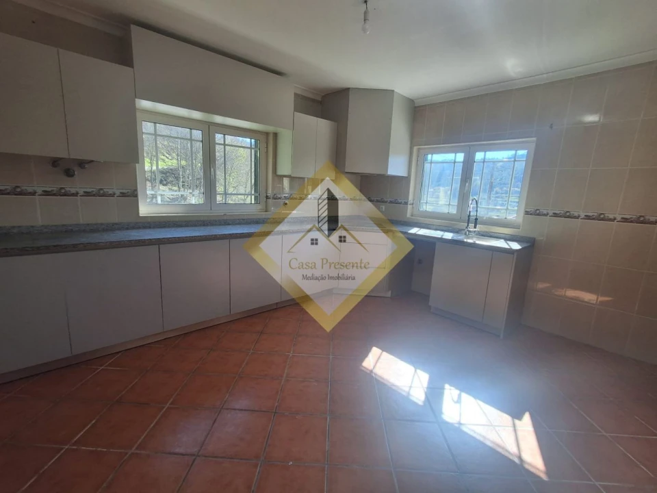 Moradia T3 para Venda em Freixo de Cima e de Baixo Foto 4
