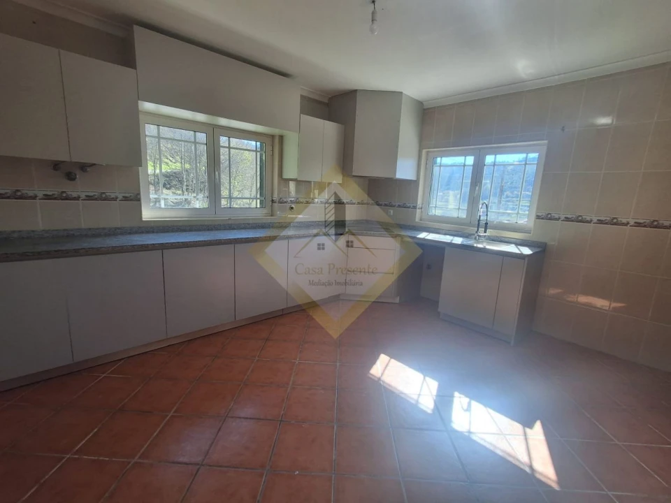 Moradia T3 para Venda em Freixo de Cima e de Baixo Foto 4