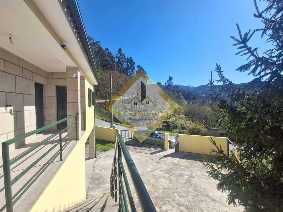 Moradia T3 para Venda em Freixo de Cima e de Baixo Foto 2