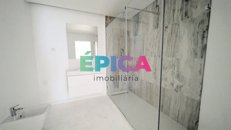 Apartamento T4 para Venda em Póvoa de Santo Adrião e Olival Basto Foto 23