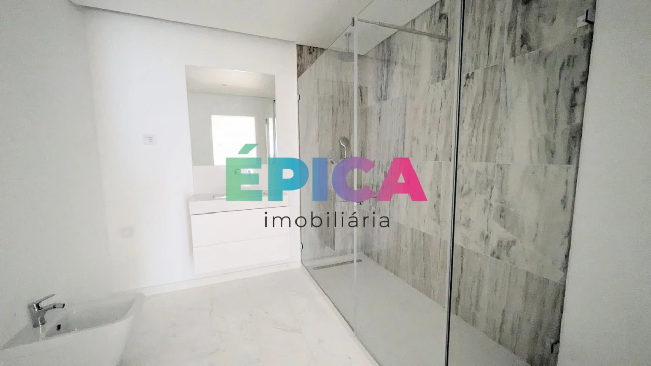 Apartamento T4 para Venda em Póvoa de Santo Adrião e Olival Basto Foto 23