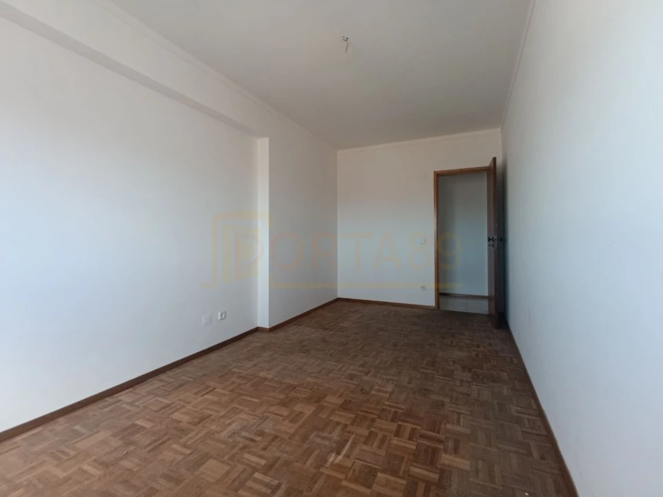 Apartamento T2 para Venda em Peniche Foto 11