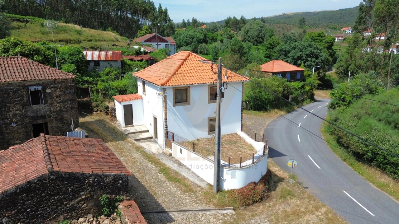 Moradia T2 para Venda em Cabração e Moreira do Lima Foto 2