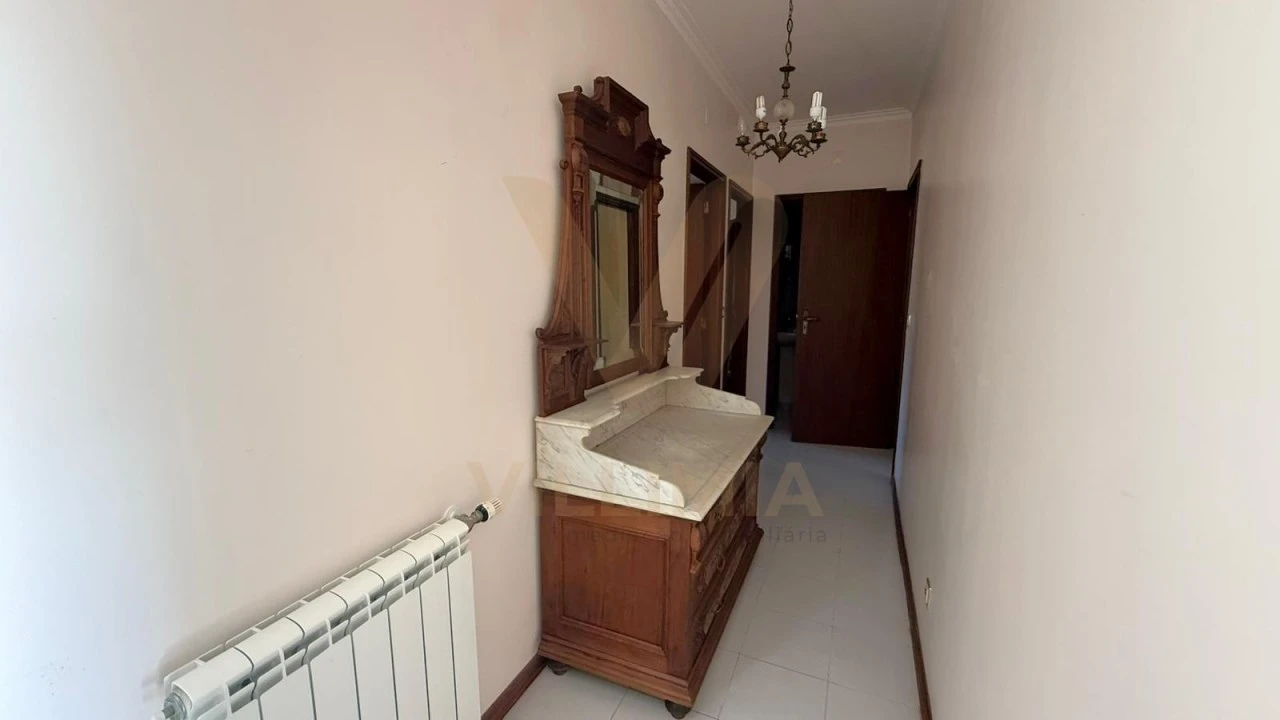 Moradia T3 para Venda em Chafe Foto 4