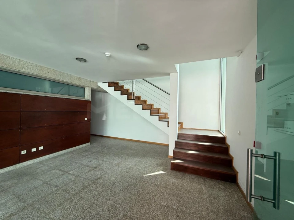 Armazém para Arrendamento em Vila Nova de Famalicão e Calendário Foto 3