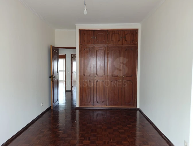 Apartamento T3 para Arrendamento em São Domingos de Benfica Foto 5