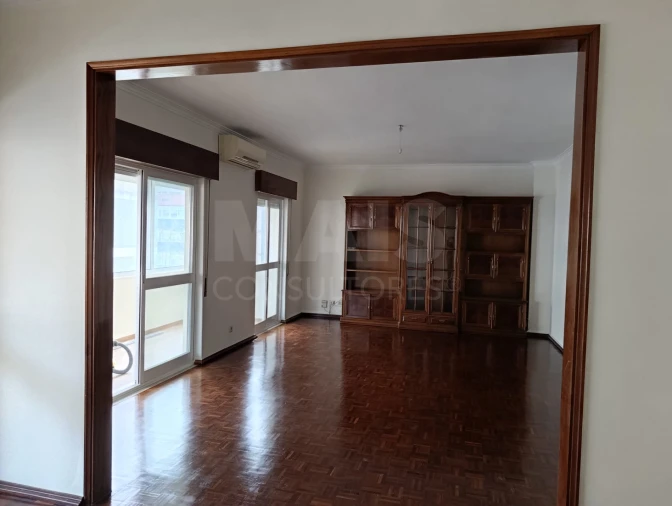 Apartamento T3 para Arrendamento em São Domingos de Benfica Foto 11