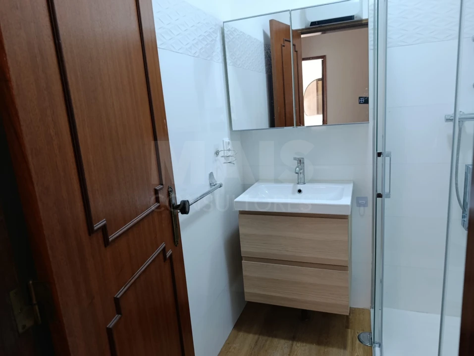 Apartamento T3 para Arrendamento em São Domingos de Benfica Foto 8