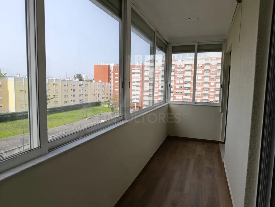 Apartamento T3 para Arrendamento em São Domingos de Benfica Foto 3