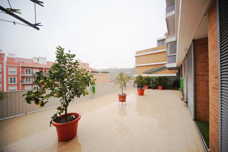 Apartamento T3 para Venda em Ramada e Caneças Foto 2