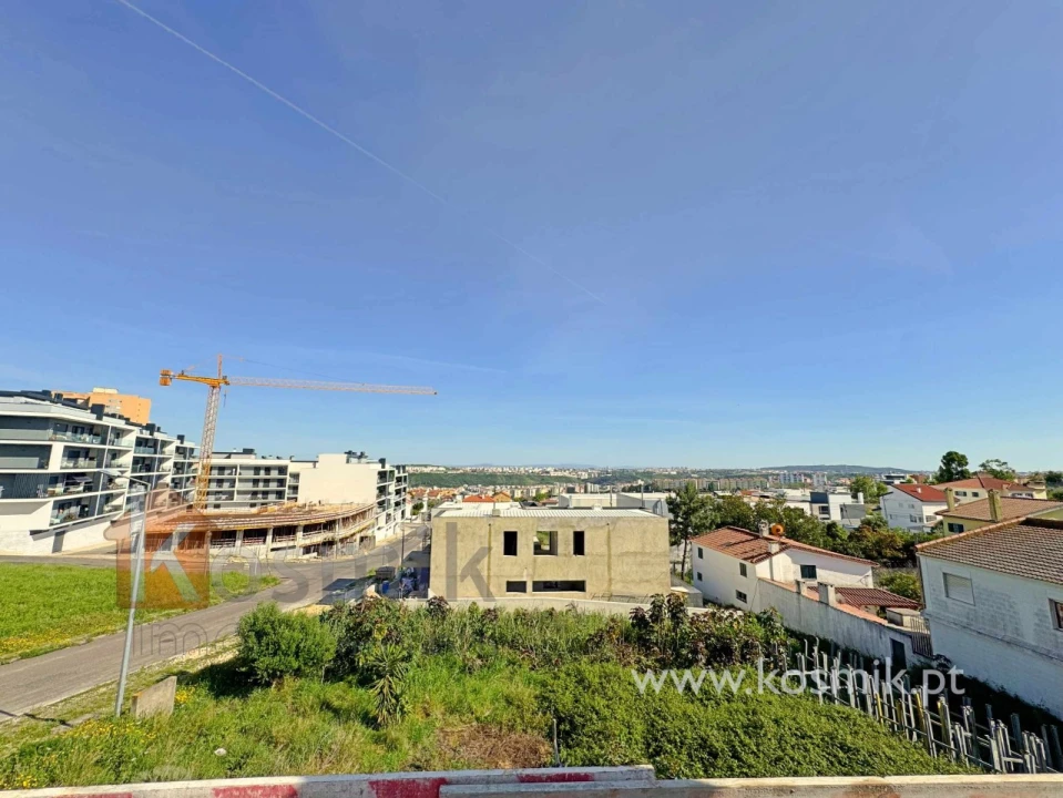 Apartamento T2 para Venda em Santo António dos Cavaleiros e Frielas Foto 28