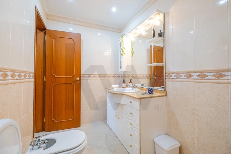 Apartamento T3 para Venda em Almada, Cova da Piedade, Pragal e Cacilhas Foto 20