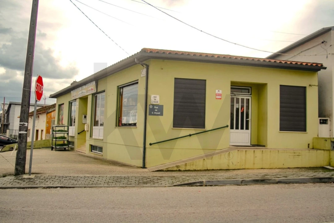 Loja para Arrendamento em Regueira de Pontes Foto 2