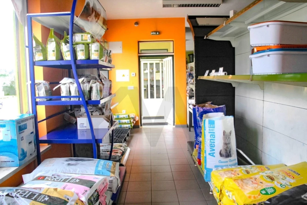 Loja para Arrendamento em Regueira de Pontes Foto 12