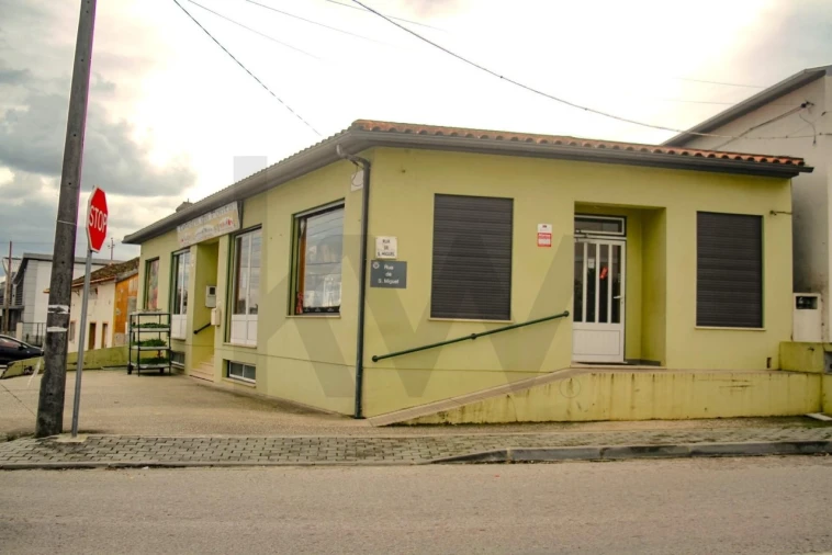 Loja para Arrendamento em Regueira de Pontes Foto 2