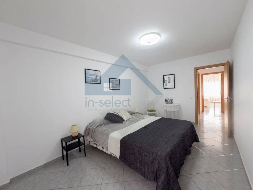 Apartamento T2 para Venda em Quelfes Foto 15