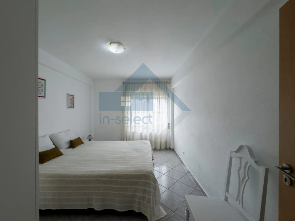 Apartamento T2 para Venda em Quelfes Foto 17