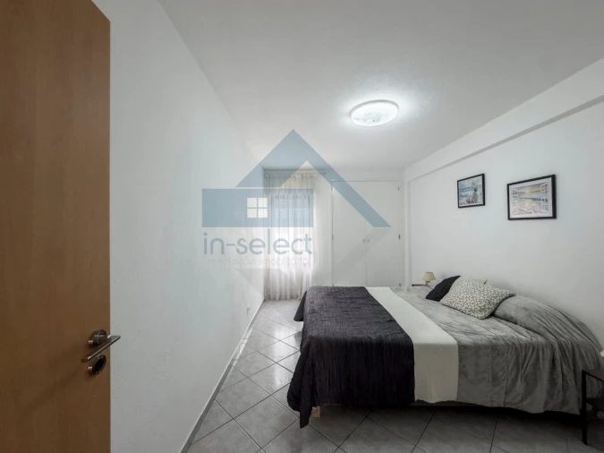 Apartamento T2 para Venda em Quelfes Foto 13