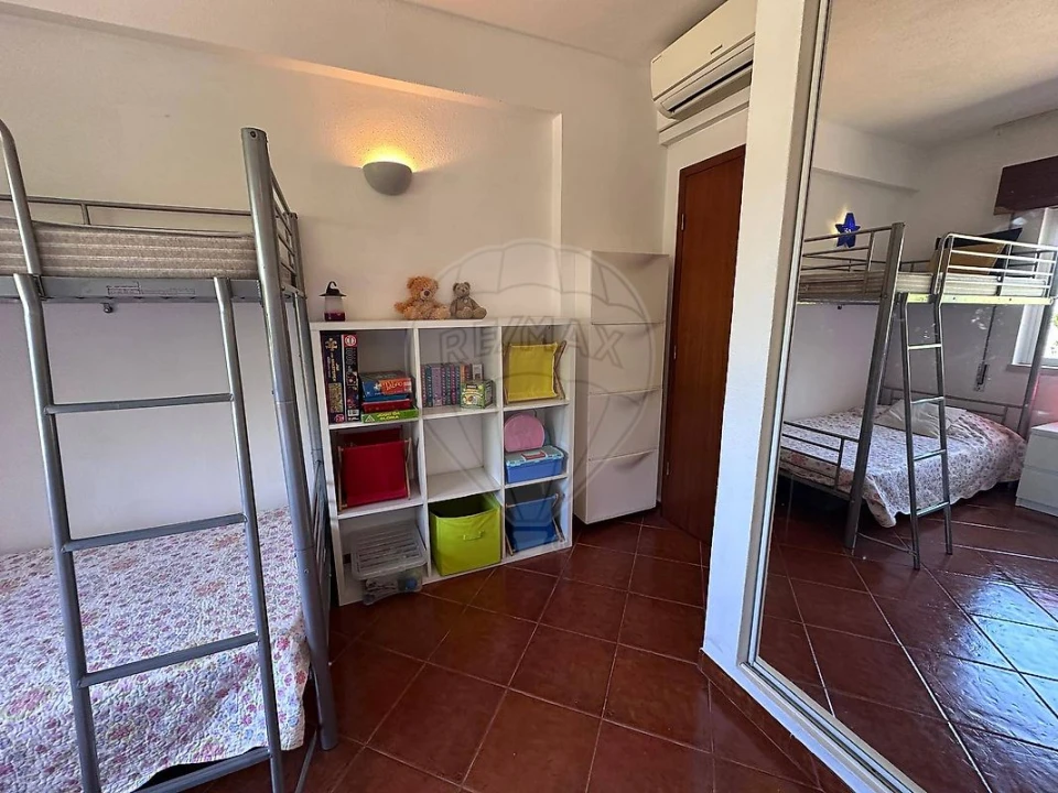 Moradia T4 para Venda em Loule (São Sebastião) Foto 4