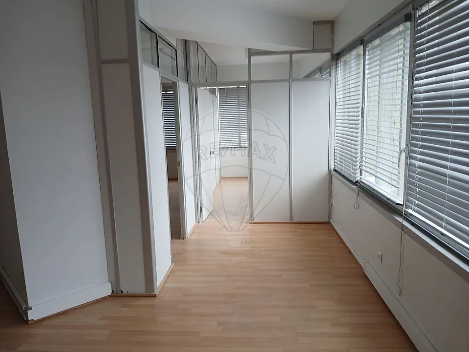 Escritório para Arrendamento em Mafamude e Vilar do Paraíso Foto 4