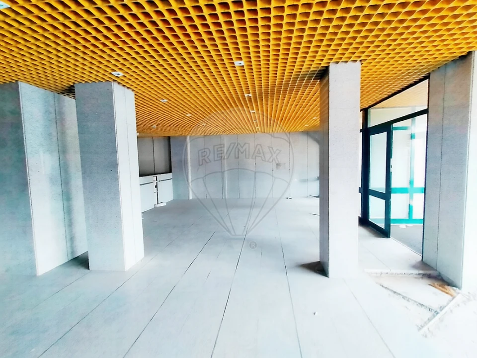 Loja para Venda em Gulpilhares e Valadares Foto 3