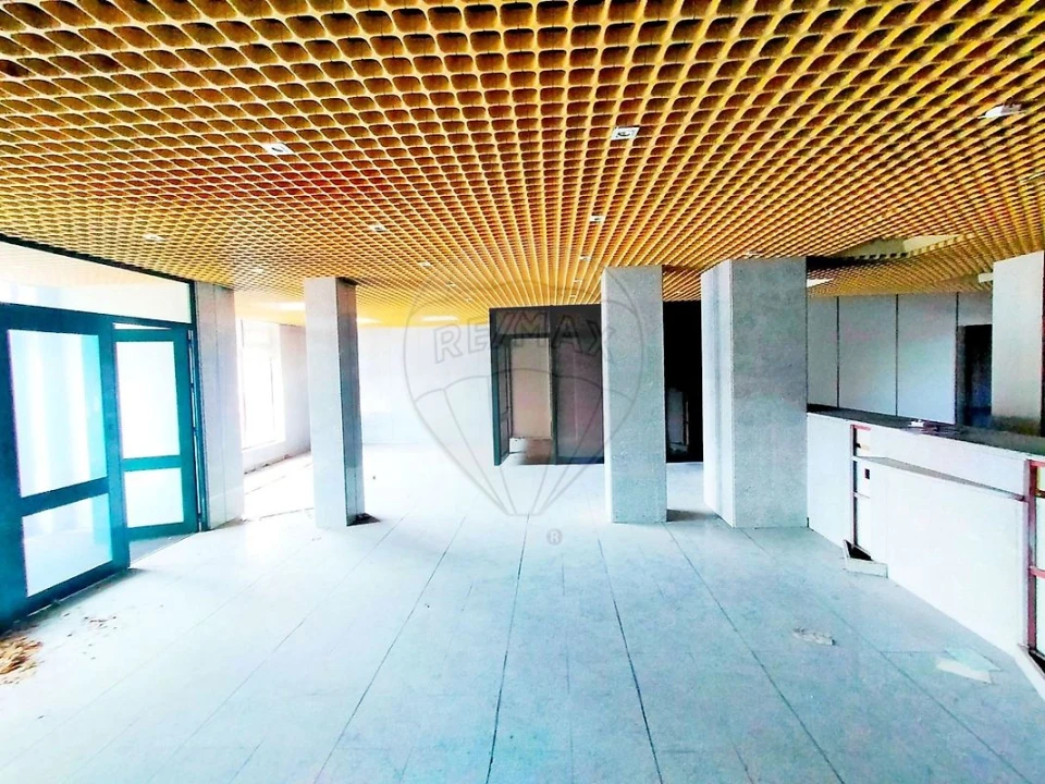 Loja para Venda em Gulpilhares e Valadares Foto 2