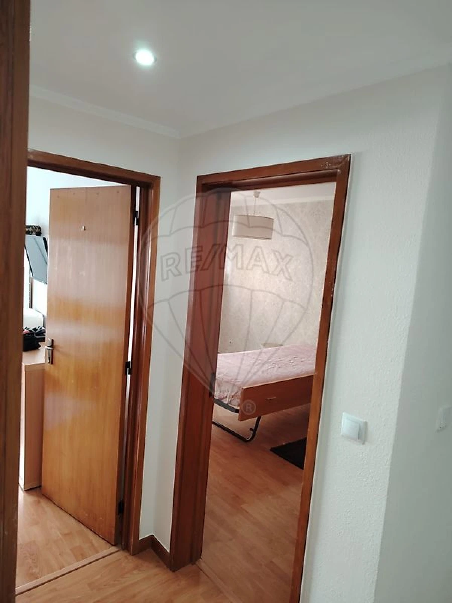 Apartamento T2 para Venda em Vilar de Andorinho Foto 5