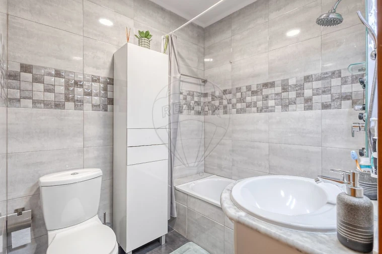 Apartamento T2 para Venda em Vilar de Andorinho Foto 6