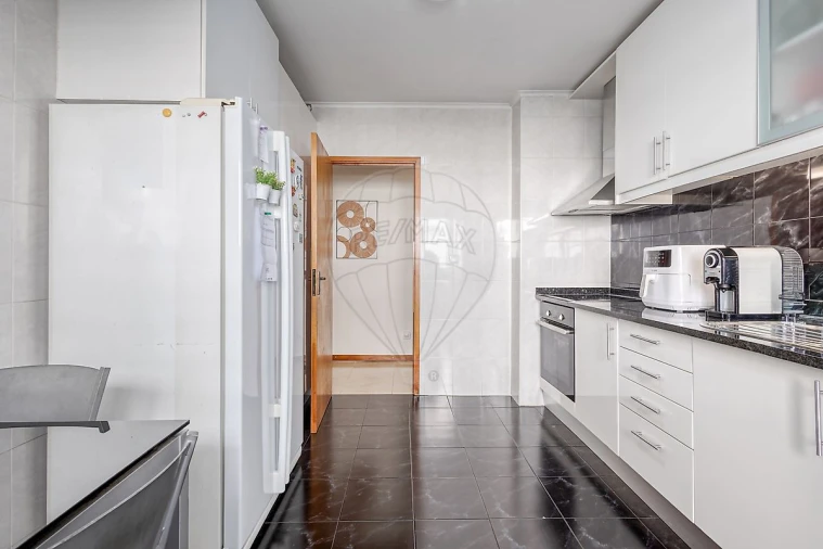 Apartamento T2 para Venda em Vilar de Andorinho Foto 14