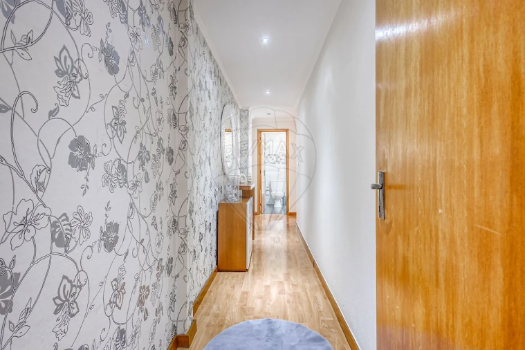 Apartamento T2 para Venda em Vilar de Andorinho Foto 5