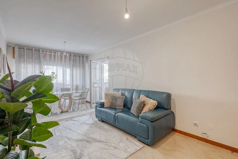 Apartamento T2 para Venda em Vilar de Andorinho Foto 1