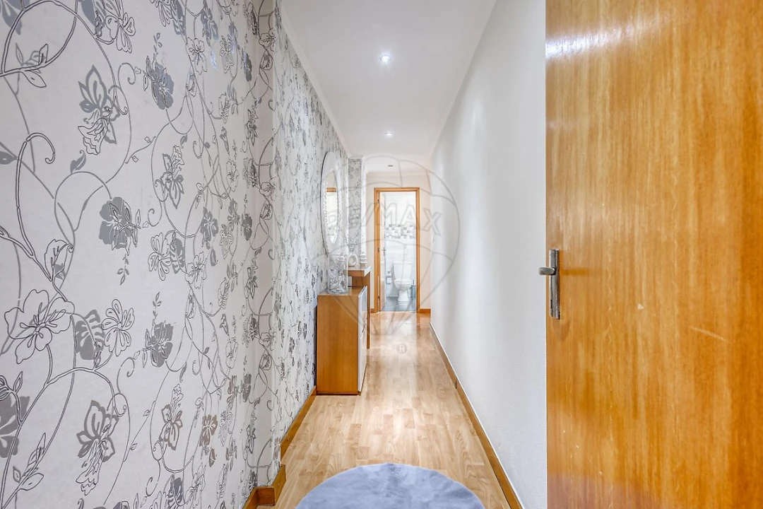 Apartamento T2 para Venda em Vilar de Andorinho Foto 5