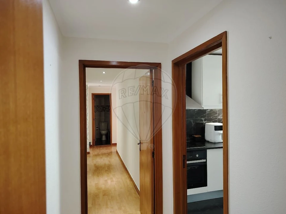 Apartamento T2 para Venda em Vilar de Andorinho Foto 3