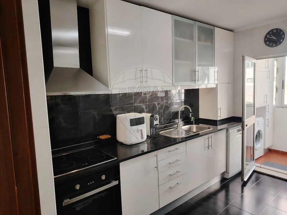 Apartamento T2 para Venda em Vilar de Andorinho Foto 1