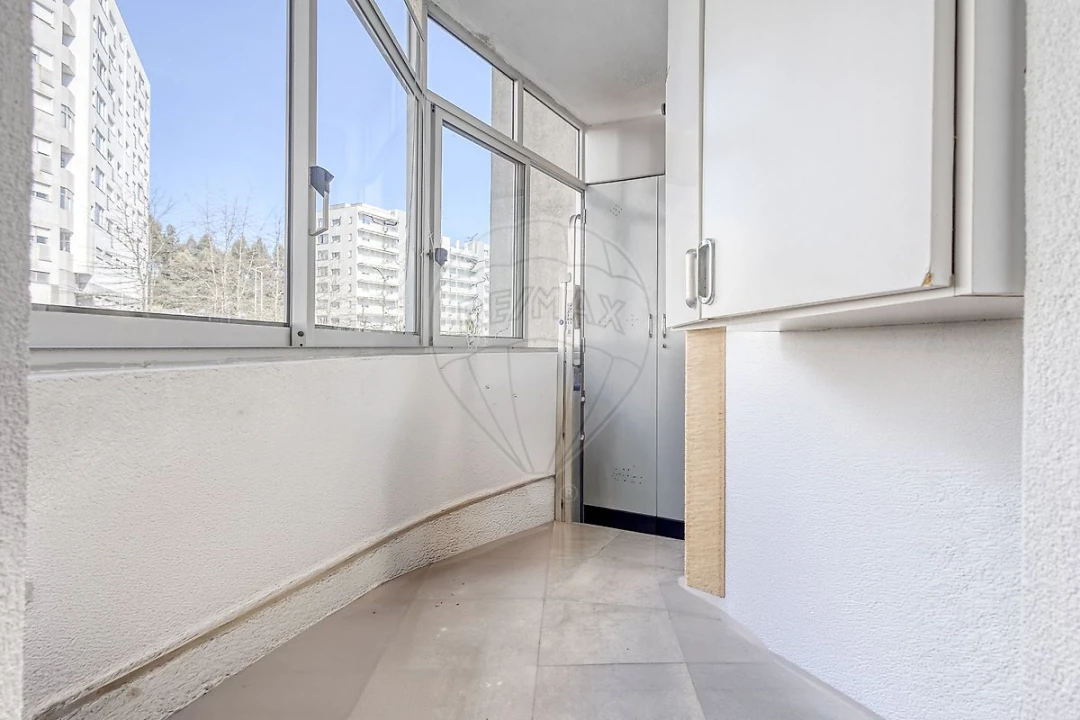 Apartamento T2 para Venda em Vilar de Andorinho Foto 4