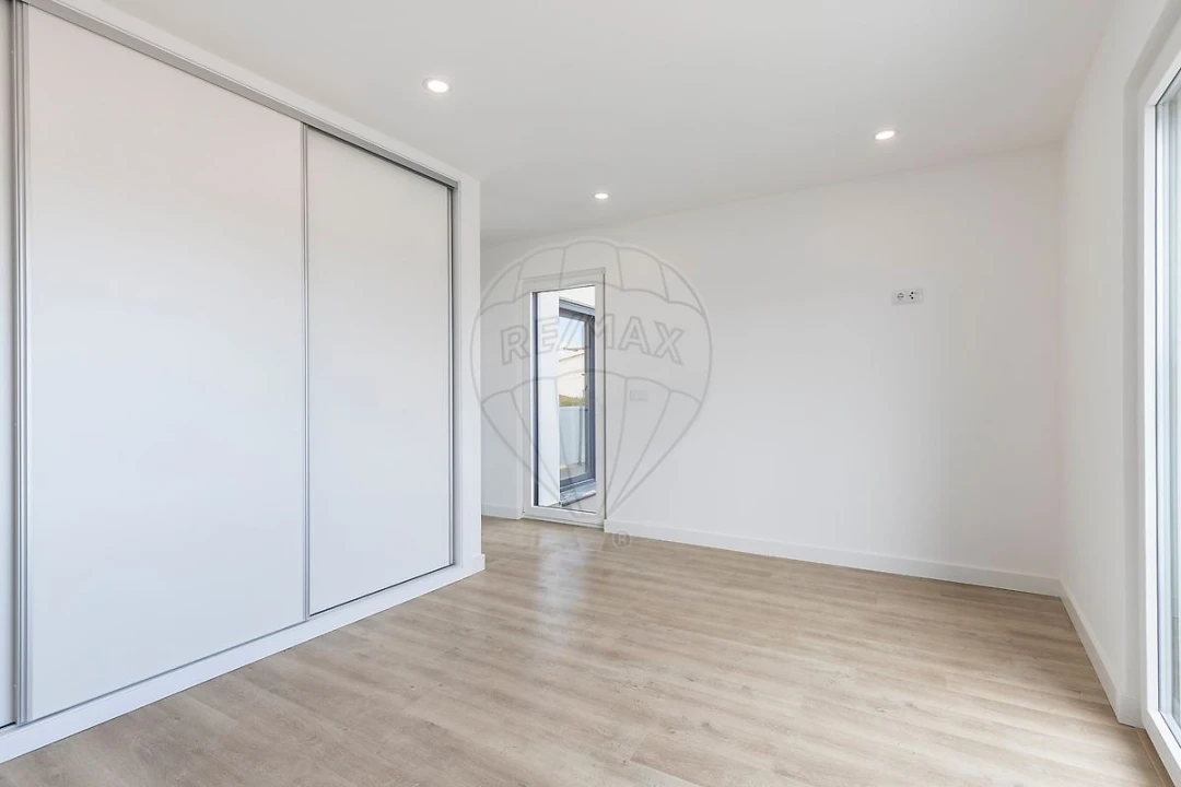 Apartamento T2 para Venda em Santa Maria, São Pedro e Matacães Foto 14