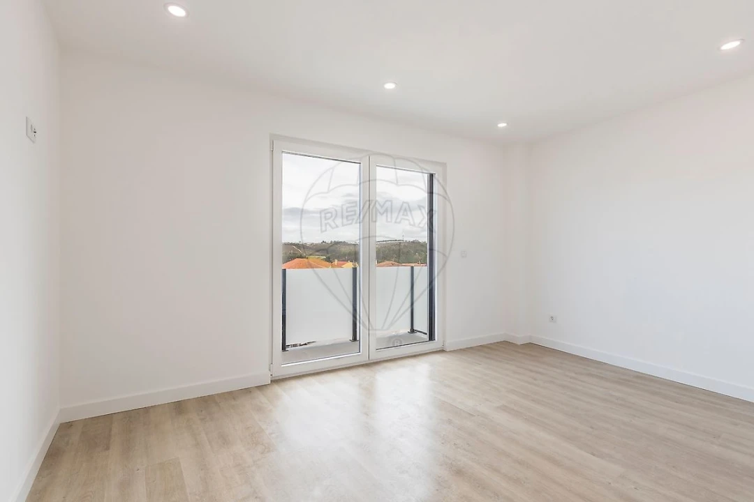 Apartamento T2 para Venda em Santa Maria, São Pedro e Matacães Foto 12