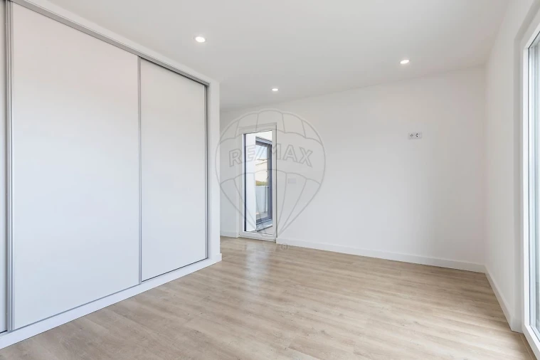 Apartamento T2 para Venda em Santa Maria, São Pedro e Matacães Foto 14