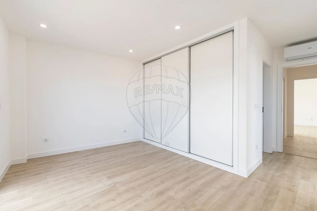 Apartamento T2 para Venda em Santa Maria, São Pedro e Matacães Foto 13