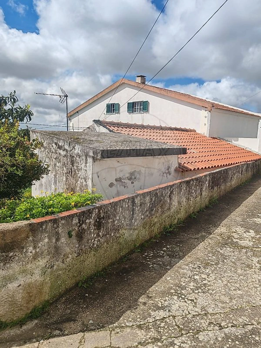 Moradia T2 para Venda em Santa Maria, São Pedro e Matacães Foto 3