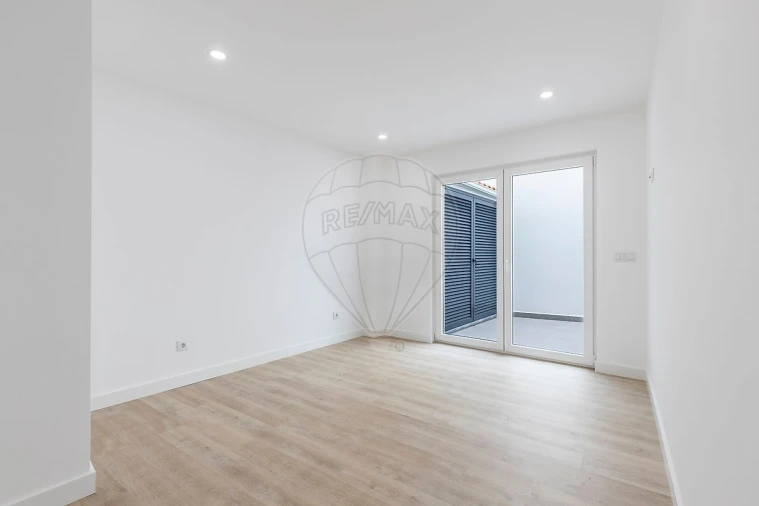 Apartamento T2 para Venda em Santa Maria, São Pedro e Matacães Foto 9