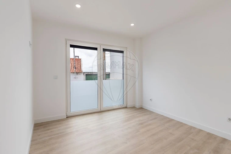 Apartamento T2 para Venda em Santa Maria, São Pedro e Matacães Foto 17