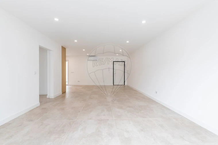 Apartamento T2 para Venda em Santa Maria, São Pedro e Matacães Foto 8