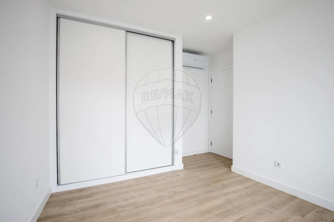 Apartamento T2 para Venda em Santa Maria, São Pedro e Matacães Foto 16