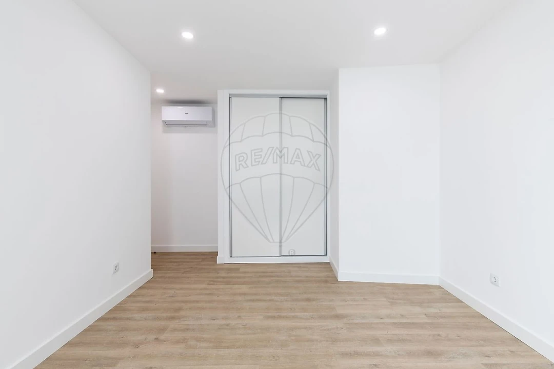 Apartamento T2 para Venda em Santa Maria, São Pedro e Matacães Foto 12