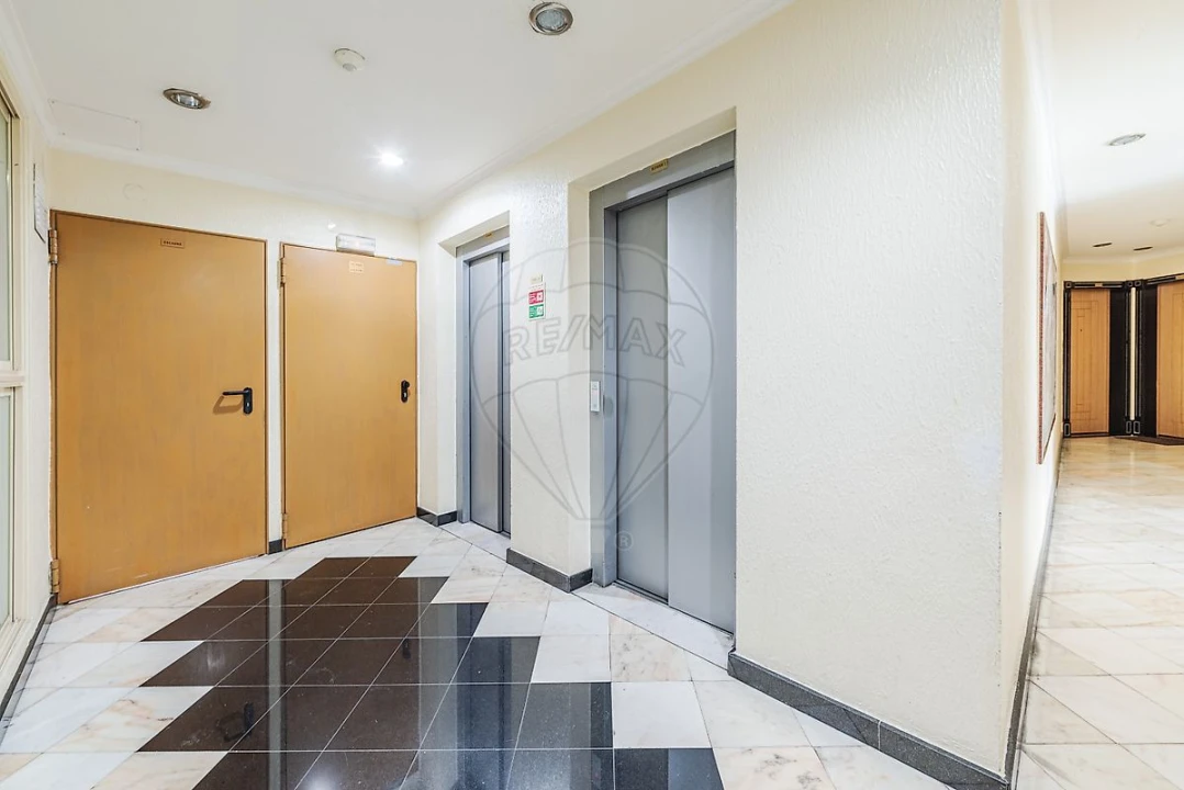 Apartamento T3 para Venda em Rio de Mouro Foto 36