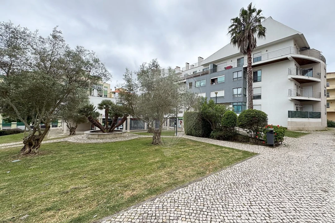 Apartamento T3 para Venda em Rio de Mouro Foto 6